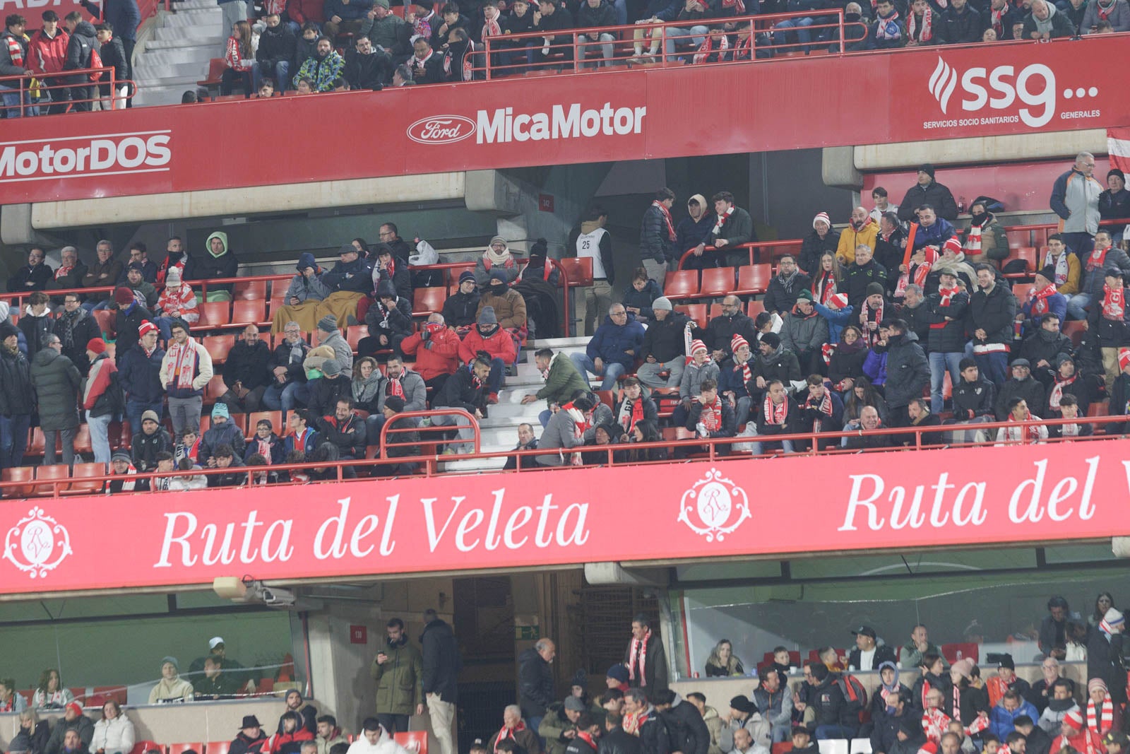 Encuéntrate en la grada en el Granada-Sevilla