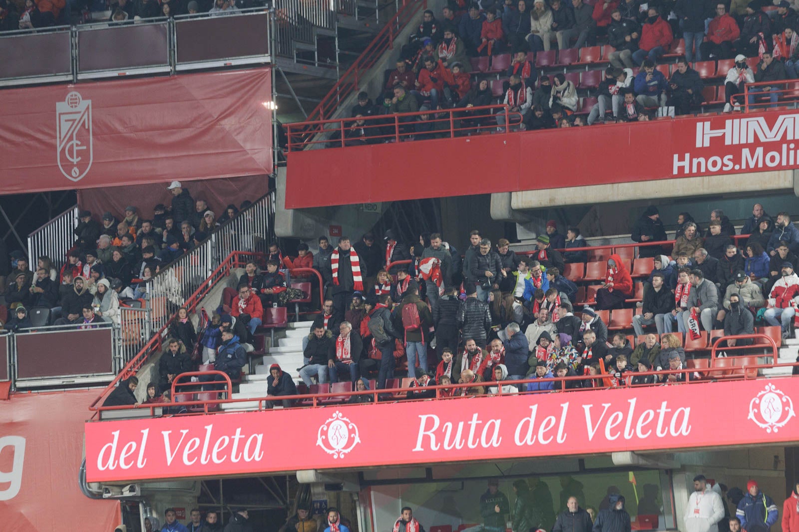 Encuéntrate en la grada en el Granada-Sevilla