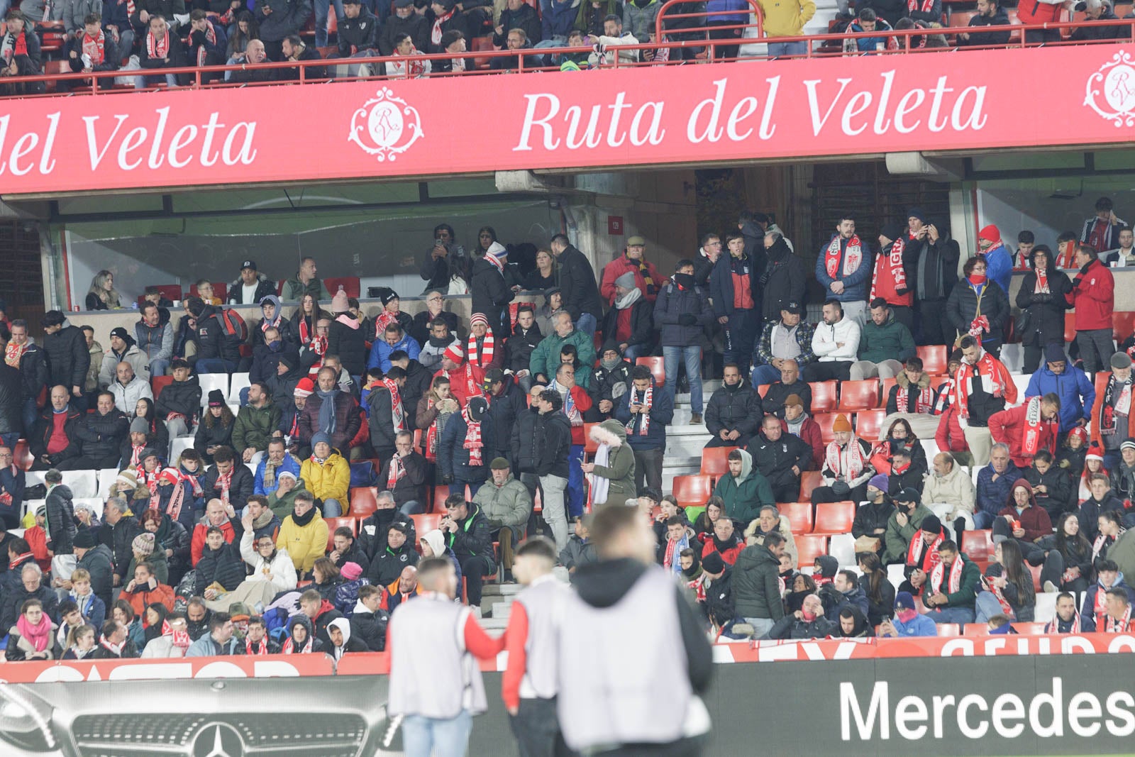 Encuéntrate en la grada en el Granada-Sevilla