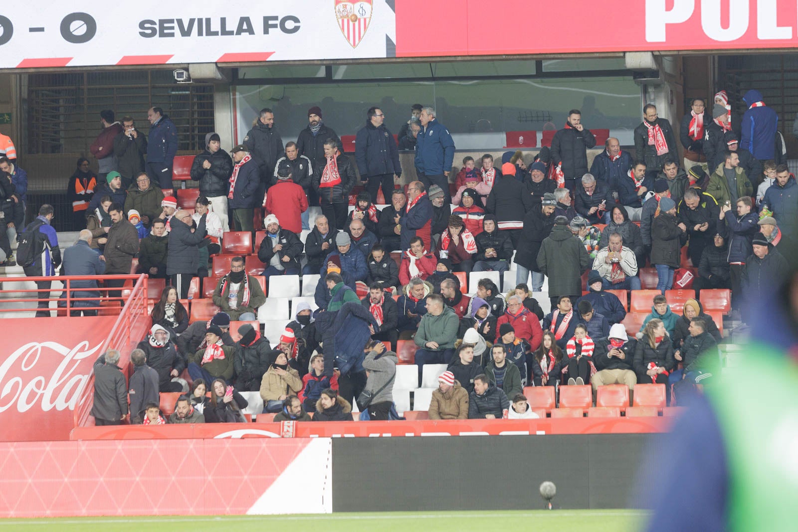 Encuéntrate en la grada en el Granada-Sevilla