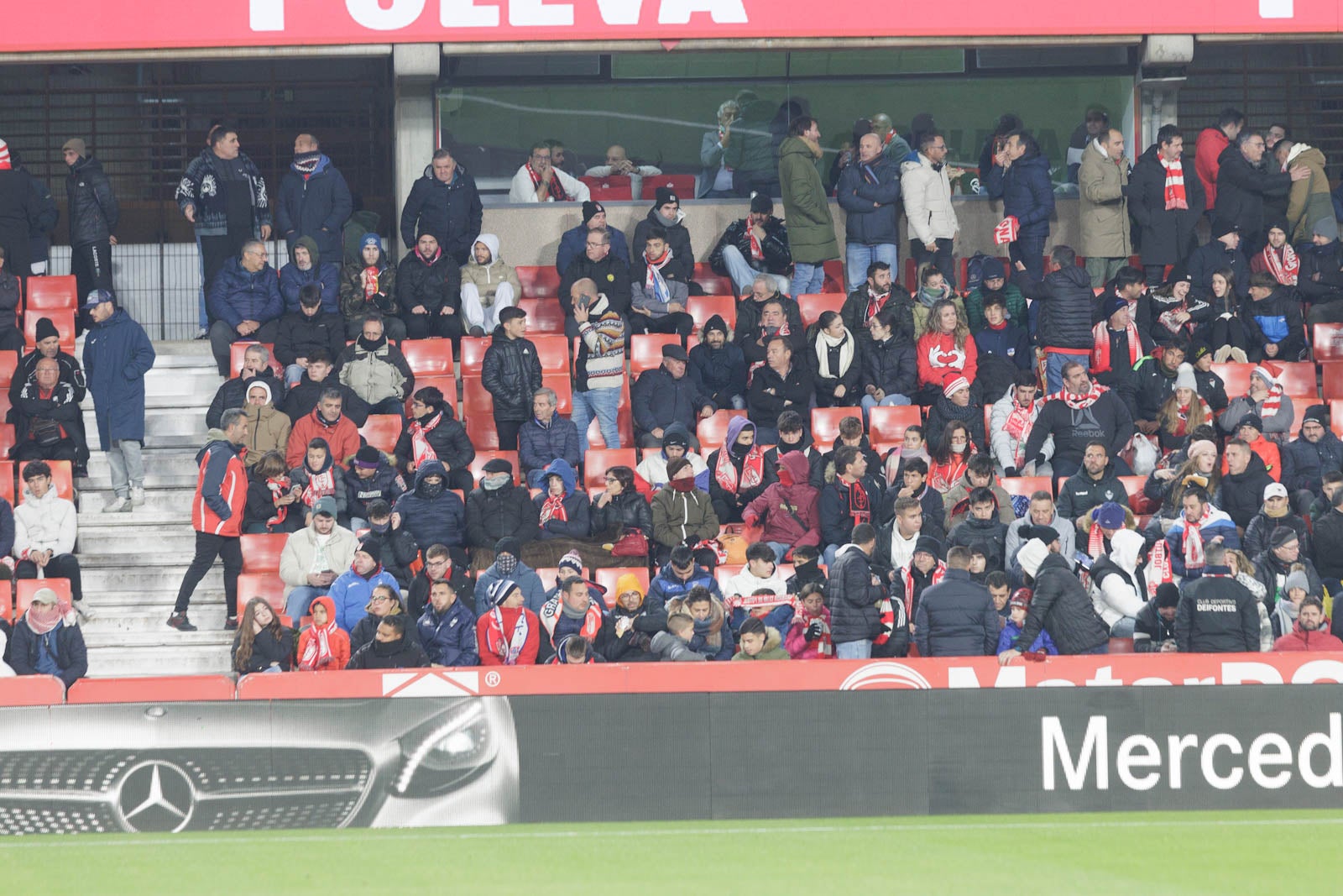 Encuéntrate en la grada en el Granada-Sevilla