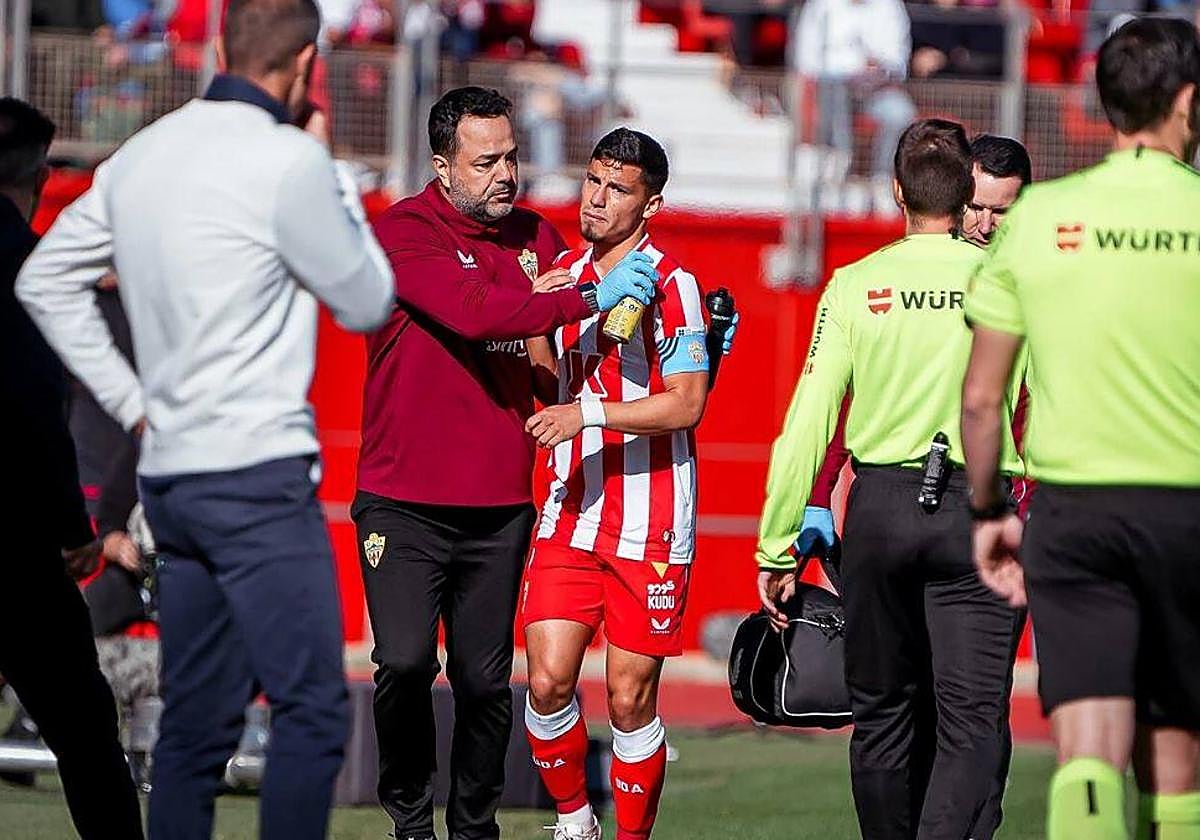 Lucas Robertone se va lesionado con el doctor Maziel.