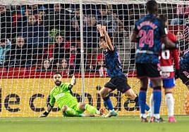 André protesta en el primer gol.