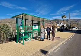 La Junta instala nuevas marquesinas en cinco municipios de Almería