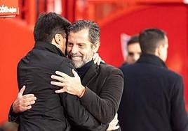 Saludo entre Alexander Medina y Quique Sánchez Flores.