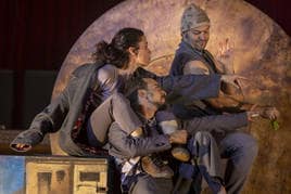 Vaivén Circo presenta 'Anónima' en el teatro Alhambra.