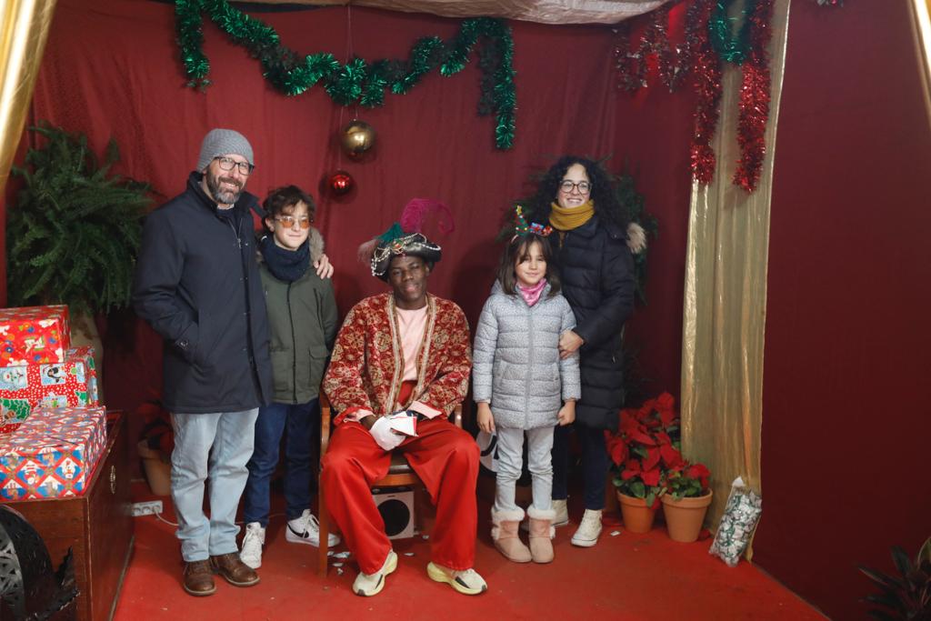 El Cartero Real recoge los deseos de los niños de Granada para los Reyes Magos