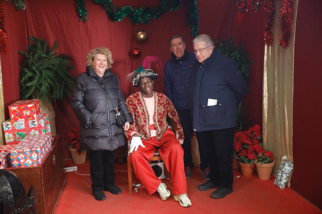 El Cartero Real recoge los deseos de los niños de Granada para los Reyes Magos