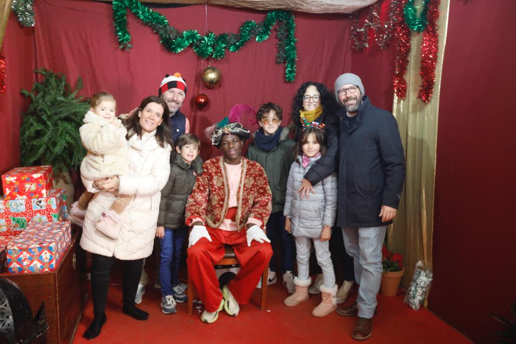 El Cartero Real recoge los deseos de los niños de Granada para los Reyes Magos