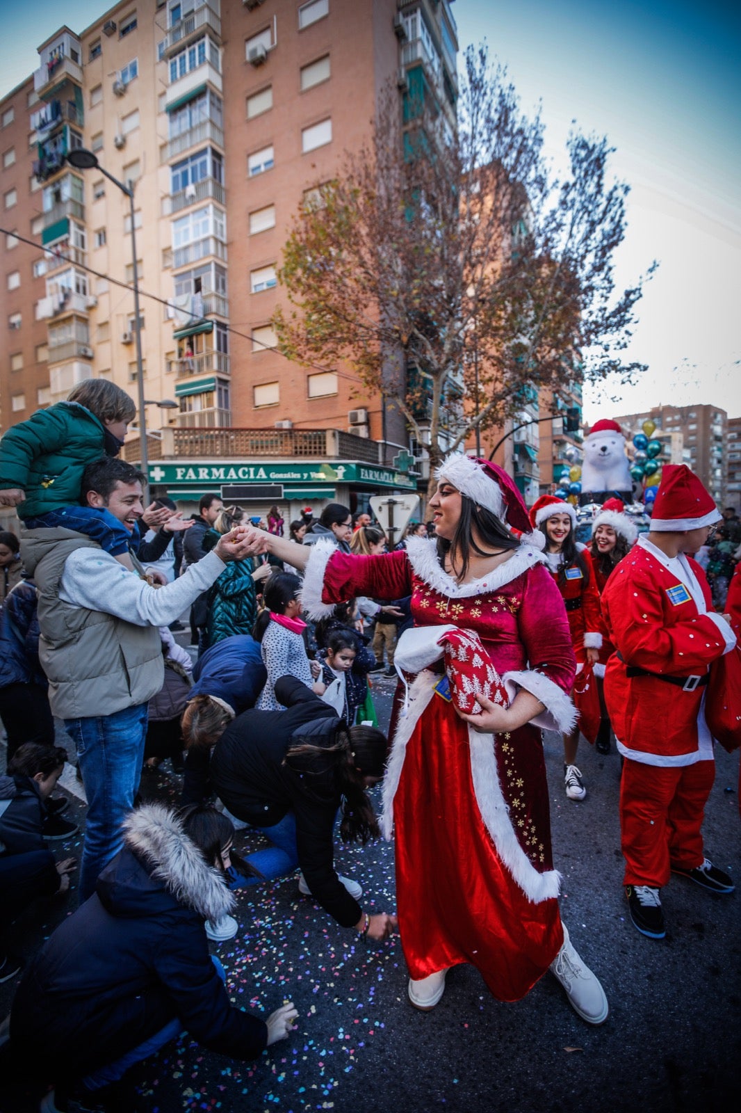 Las imágenes de la cabalgata de Papá Noel en Granada