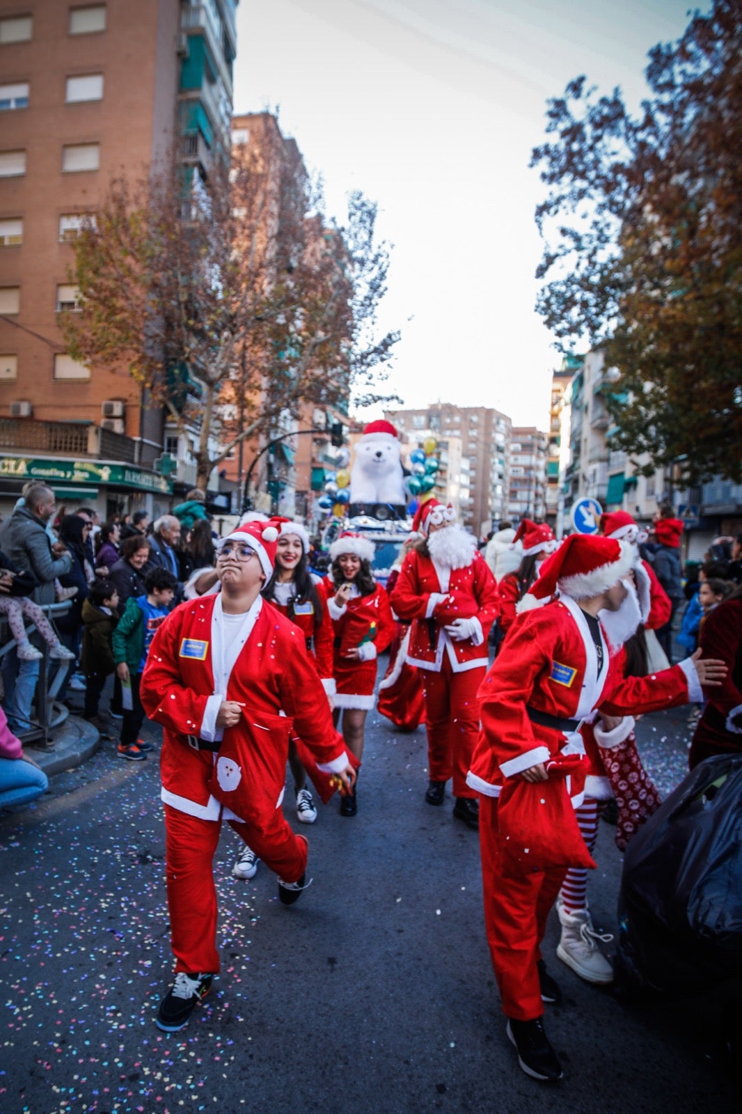 Las imágenes de la cabalgata de Papá Noel en Granada