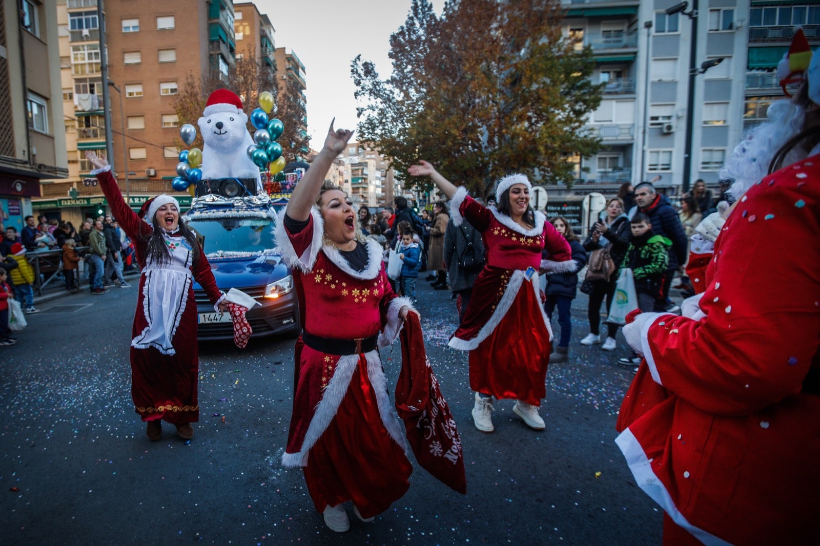 Las imágenes de la cabalgata de Papá Noel en Granada