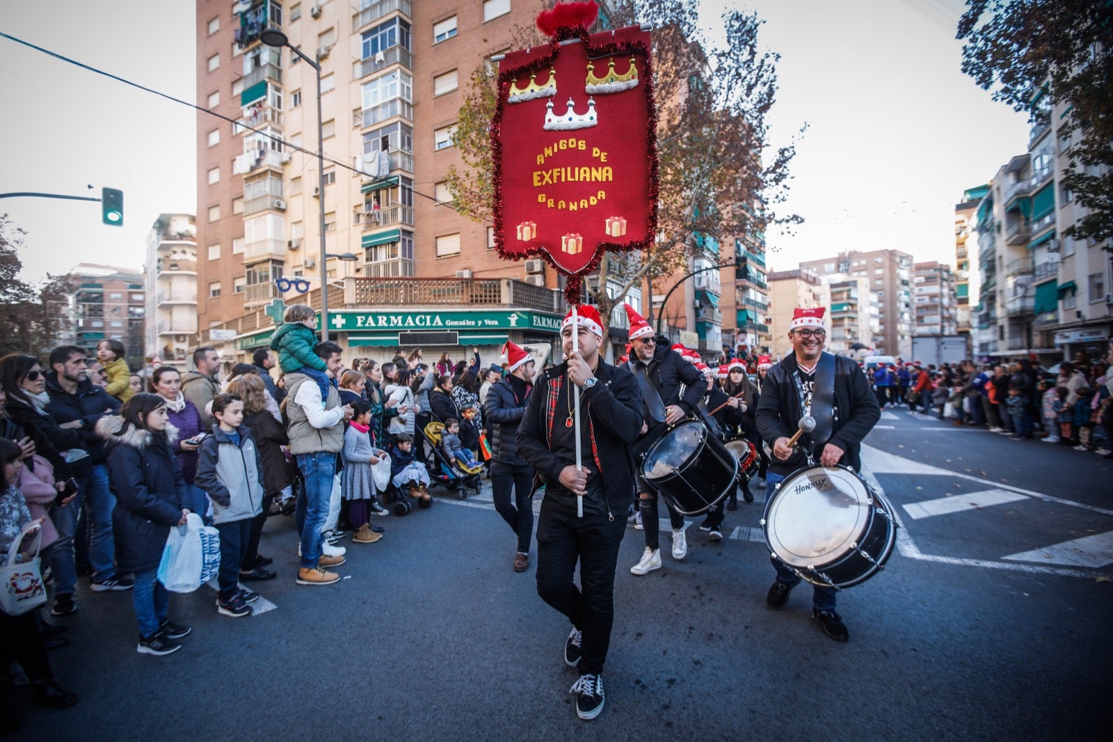 Las imágenes de la cabalgata de Papá Noel en Granada