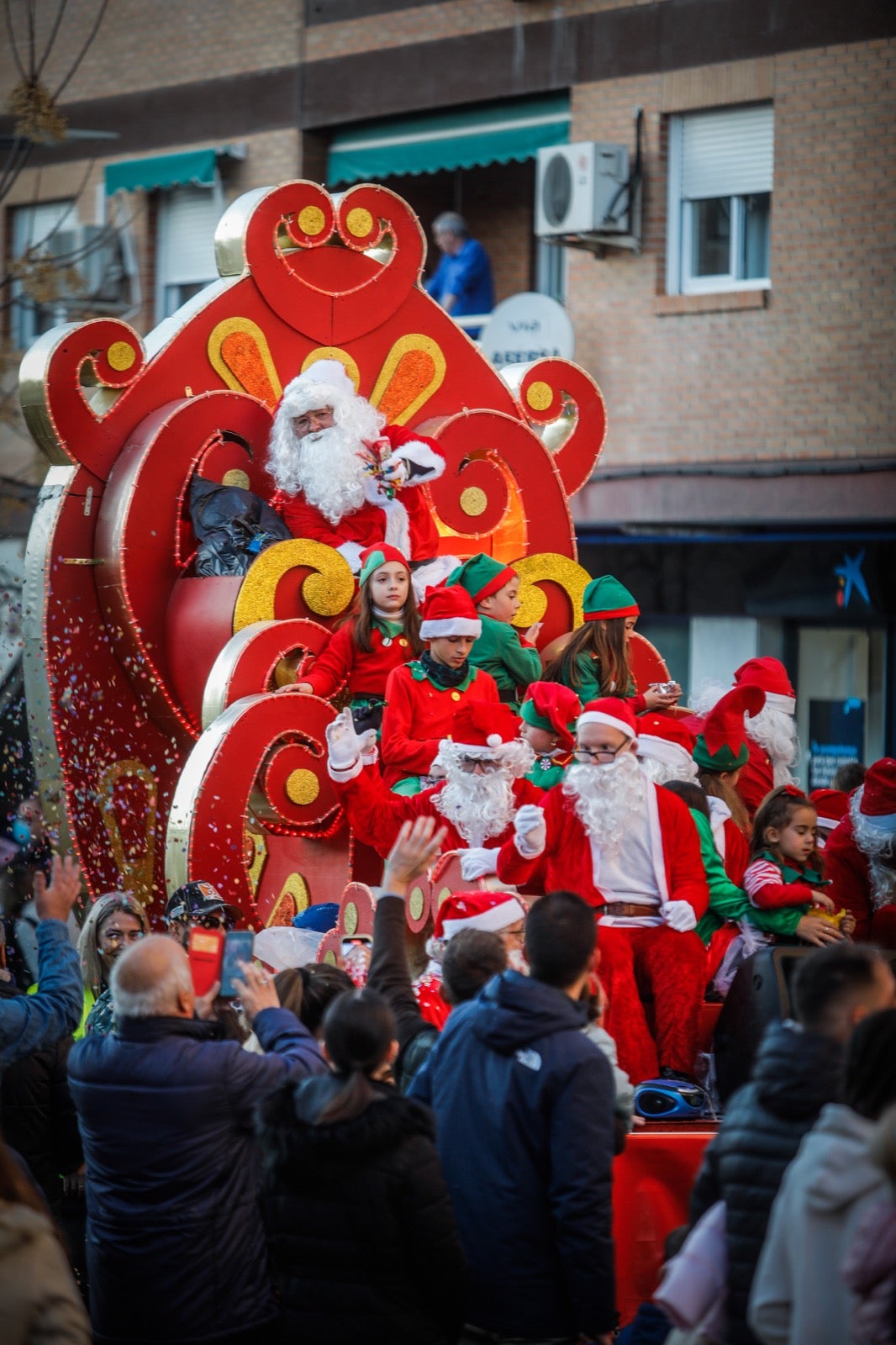 Las imágenes de la cabalgata de Papá Noel en Granada