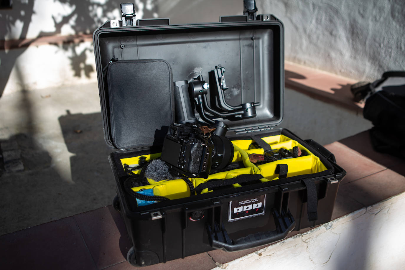 Imagen secundaria 1 - jJosé es el gerente de CornetFims. 