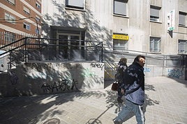 Entrada a las urgencias del centro de salud de Gran Capitán.