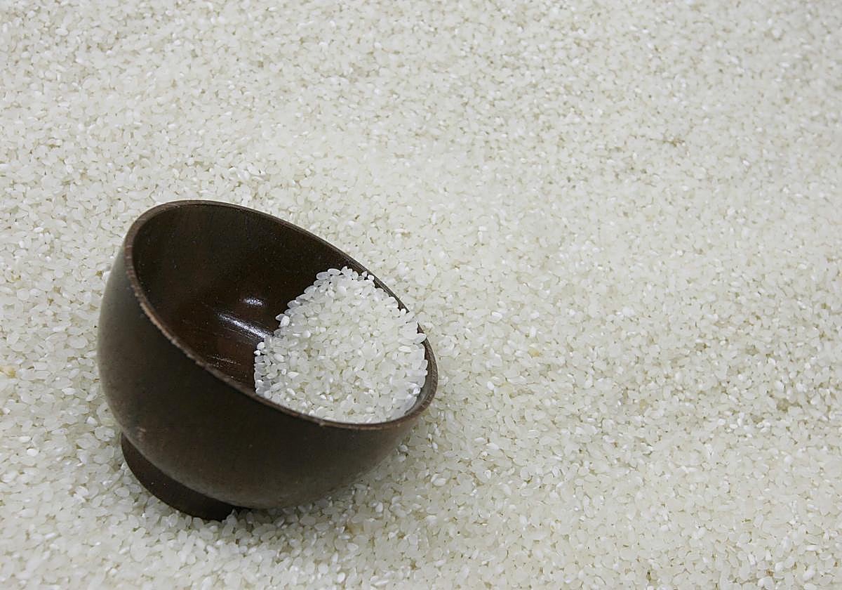 El peligro de calentar en el microondas los vasitos de arroz del supermercado.