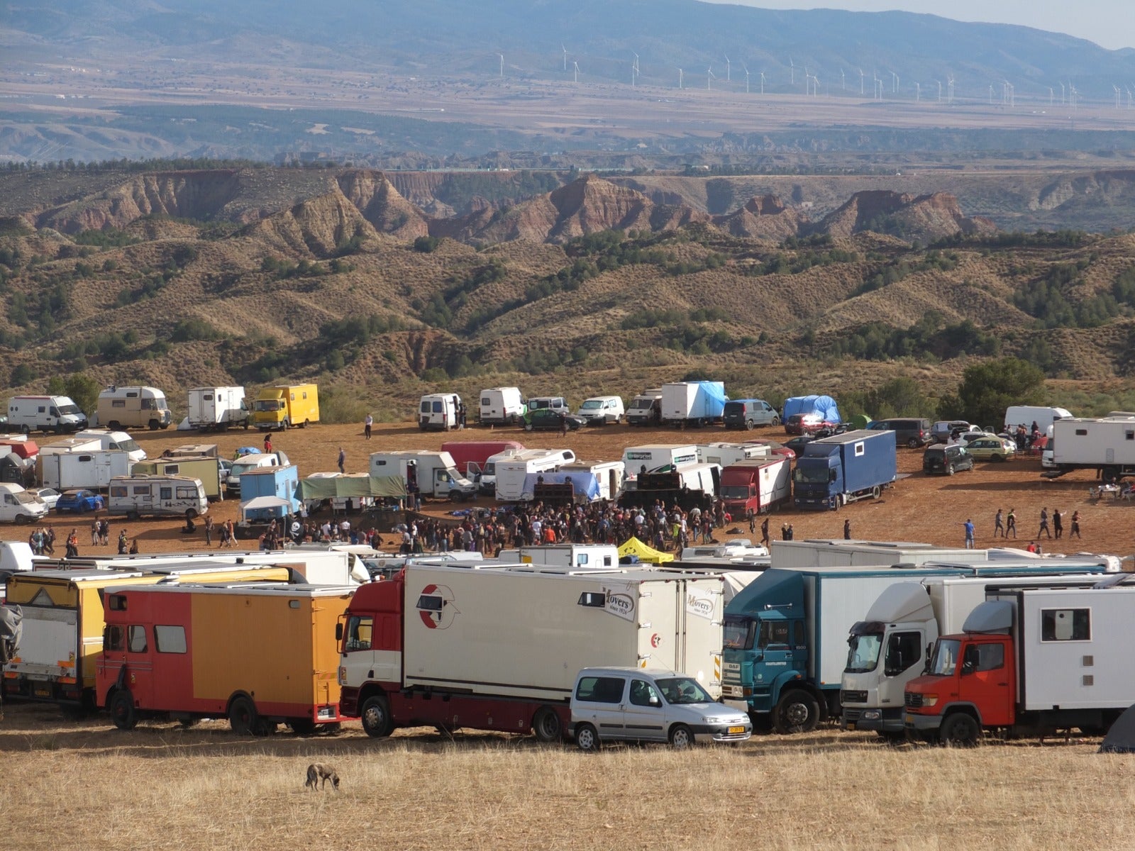 Miles de personas se concentran, sin autorización, desde el viernes en una fiesta rave en La Peza