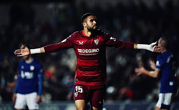 En-Nesyri, celebrando un gol. 