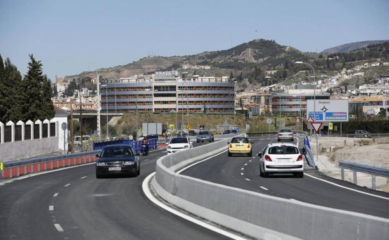 Imagen de la carretera de La Zubia, recién remodelada. 