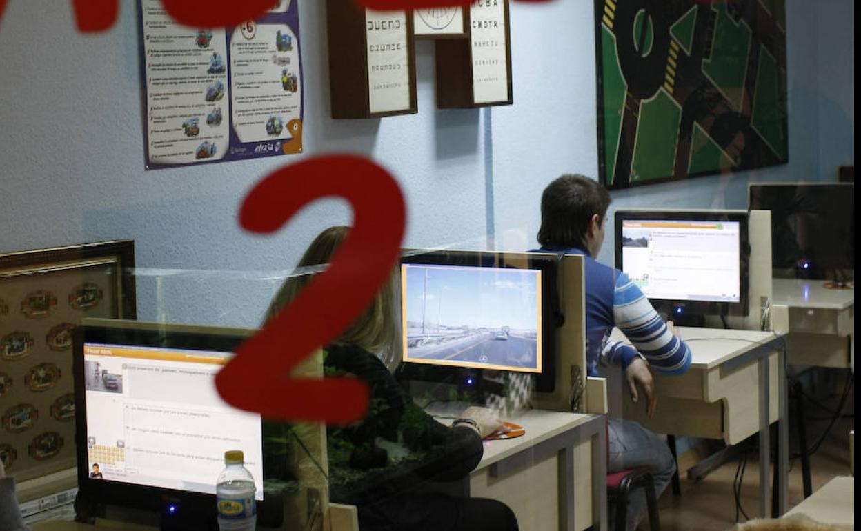 Las siete preguntas más falladas en los exámenes del carnet conducir . 