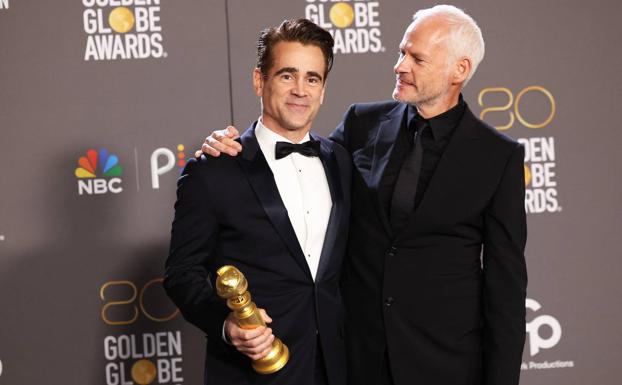 Colin Farrell y el director Martin McDonagh, que consiguieron tres Globos de Oro con 'Almas en pena de Inisherin': mejor comedia, guion y actor protagonista. '