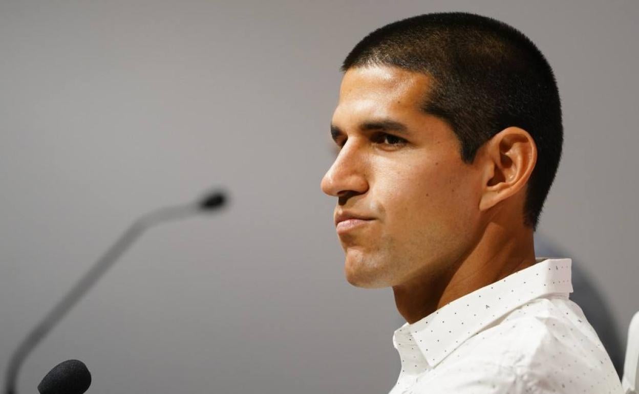 Luis Abram, durante su presentación con el Granada. 