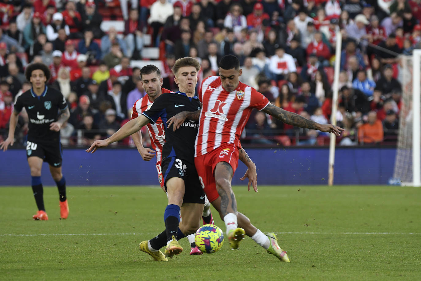 Lance del partido disputado este domingo.