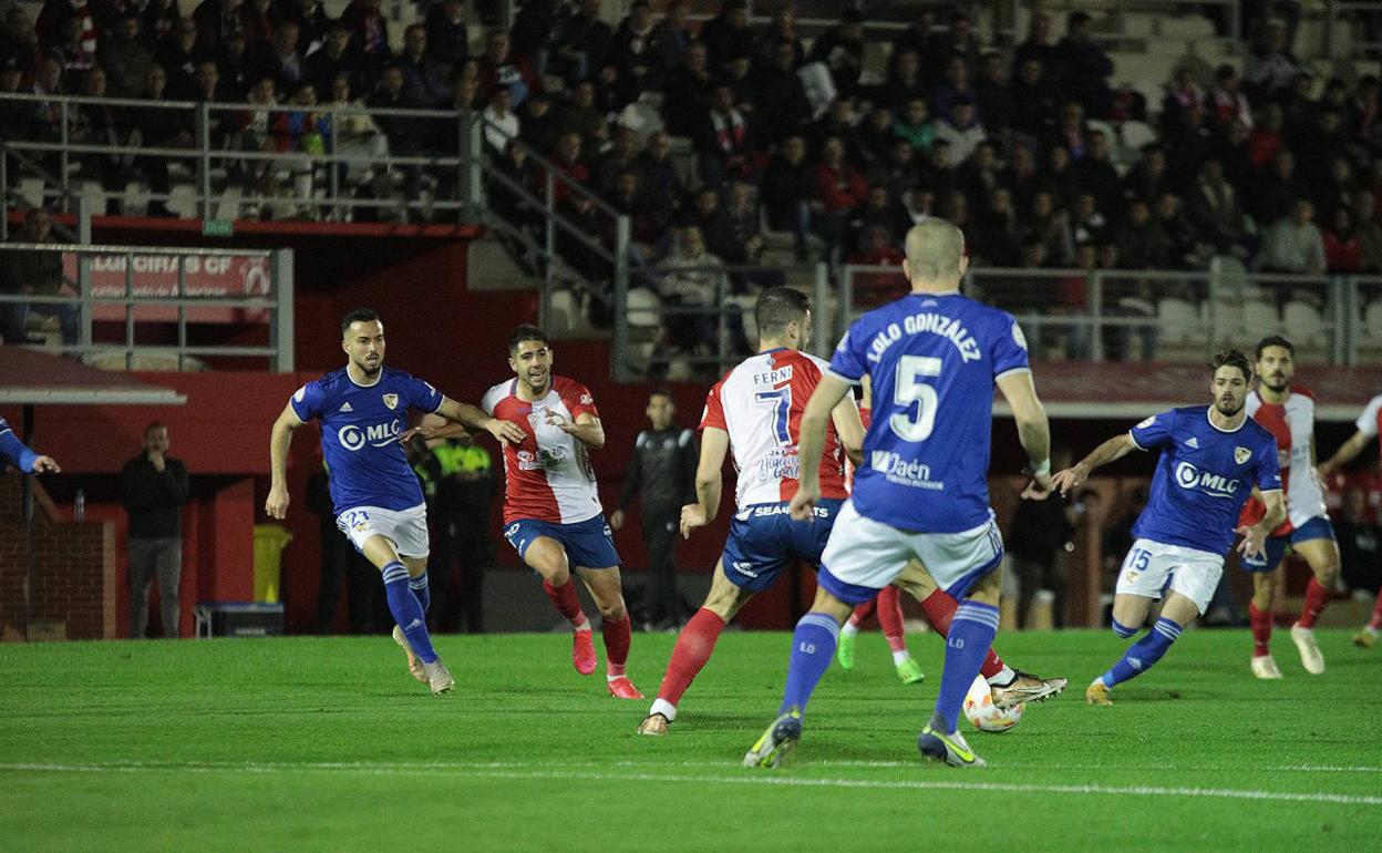 Algeciras y Linares se repartieron puntos en un partido lleno de ocasiones de gol y con emoción hasta el final. 