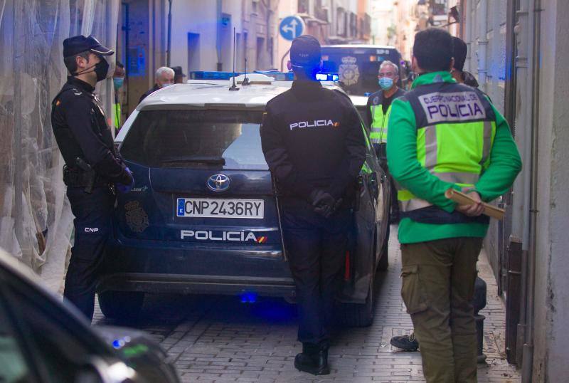 Imagen del registro que se efectuó en la casa okupa en la que fue detenido el presunto autor de los hechos.