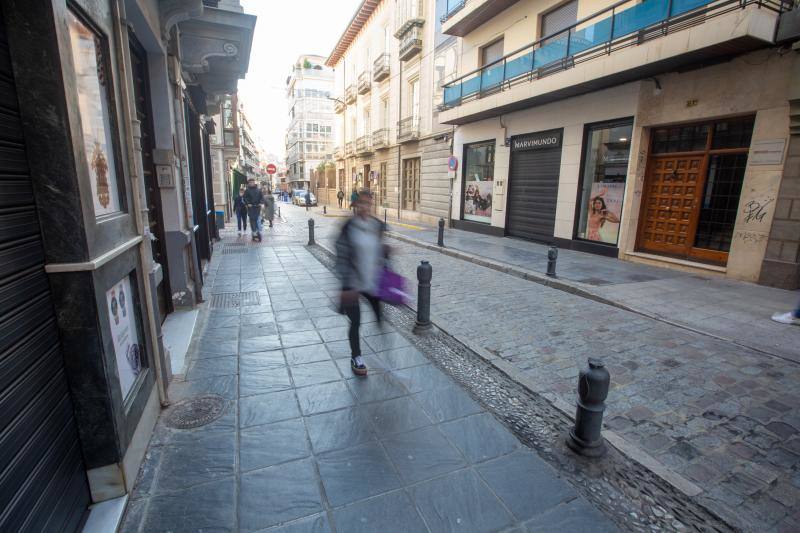 En un recodo de calle San Antón le propina un primer puñetazo.