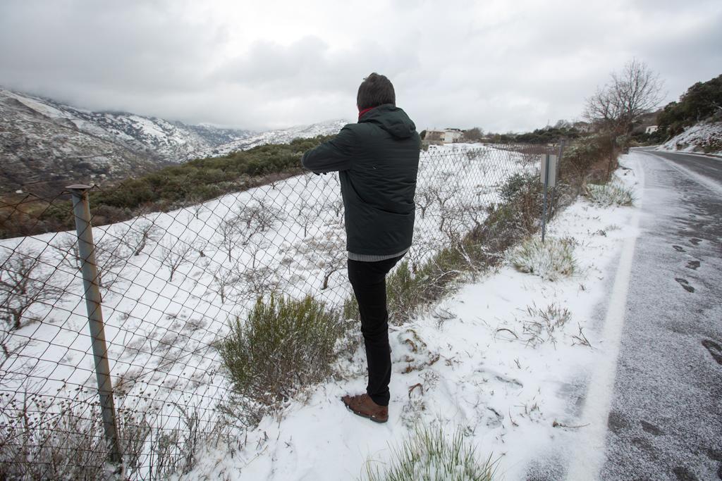 El temporal deja temperaturas bajas y nieve en Granada capital y en varios puntos de la provincia