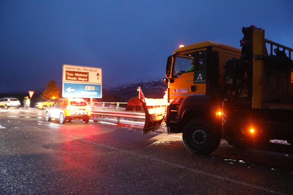 El temporal deja temperaturas bajas y nieve en Granada capital y en varios puntos de la provincia