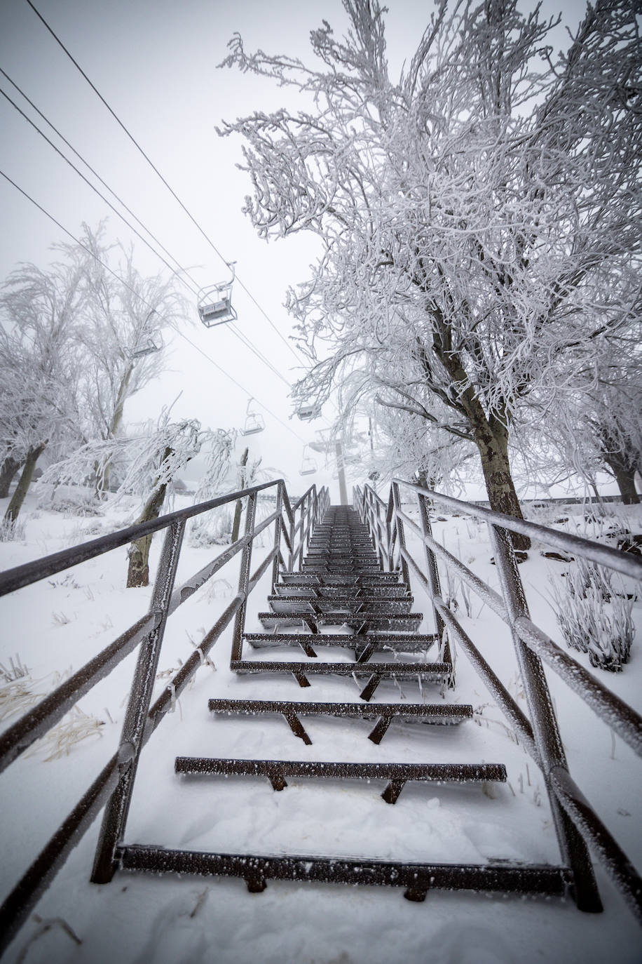 La estación de esquí de Sierra Nevada acumula 15 centímetros de nieve este miércoles