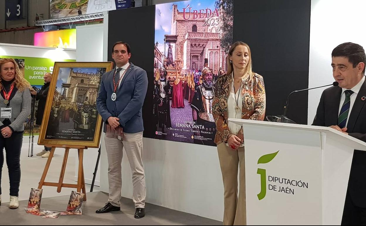 Francisco Reyes en la presentación de Fitur este jueves junto a la concejala de Úbeda Elena Rodríguez. 