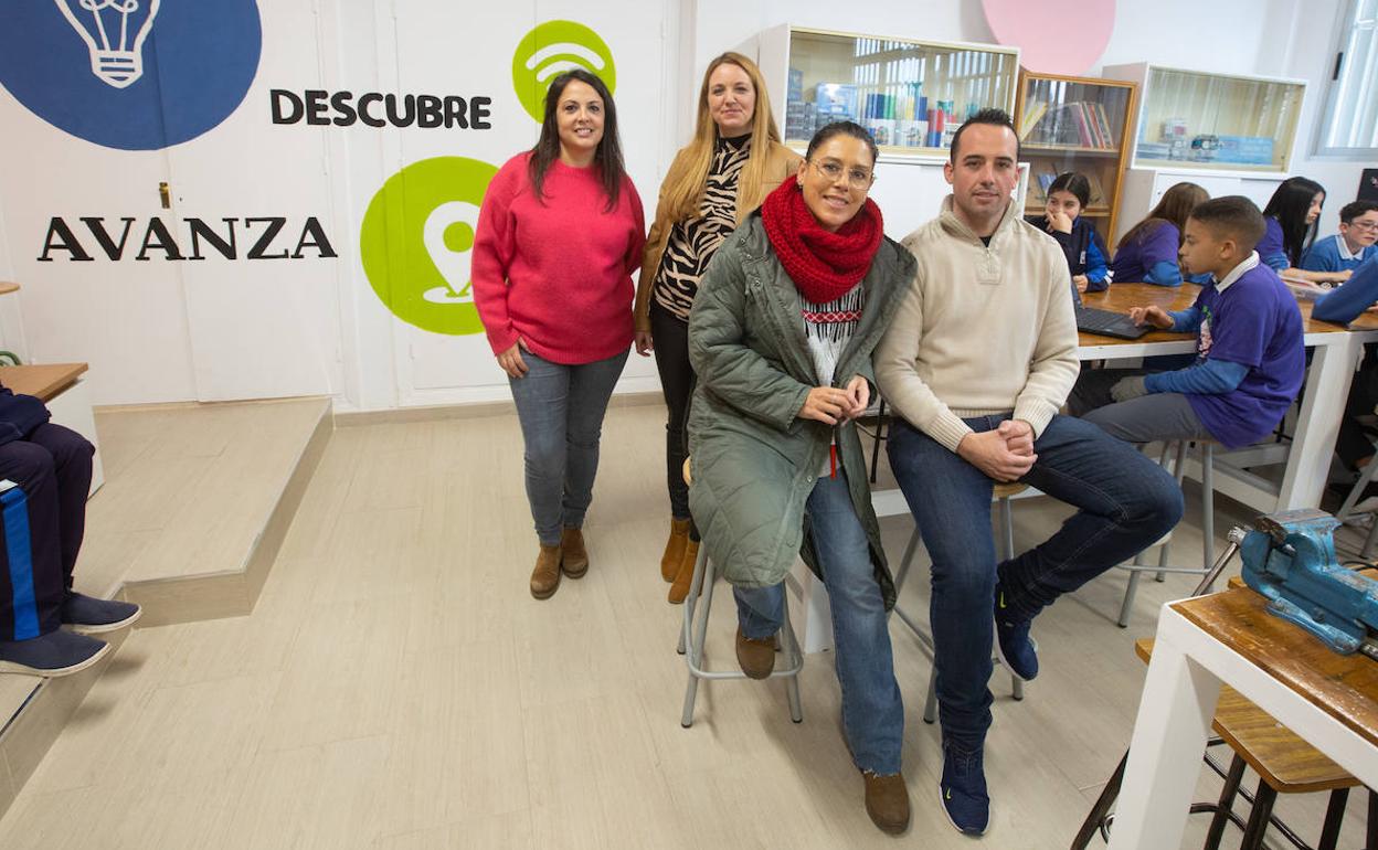 Beatriz Martín, Yanira Martín, M. Ángeles Martos y Miguel Sánchez, equipo docente encargado del proyecto de robótica en el colegio Juan XXIII Cartuja de Granada. 