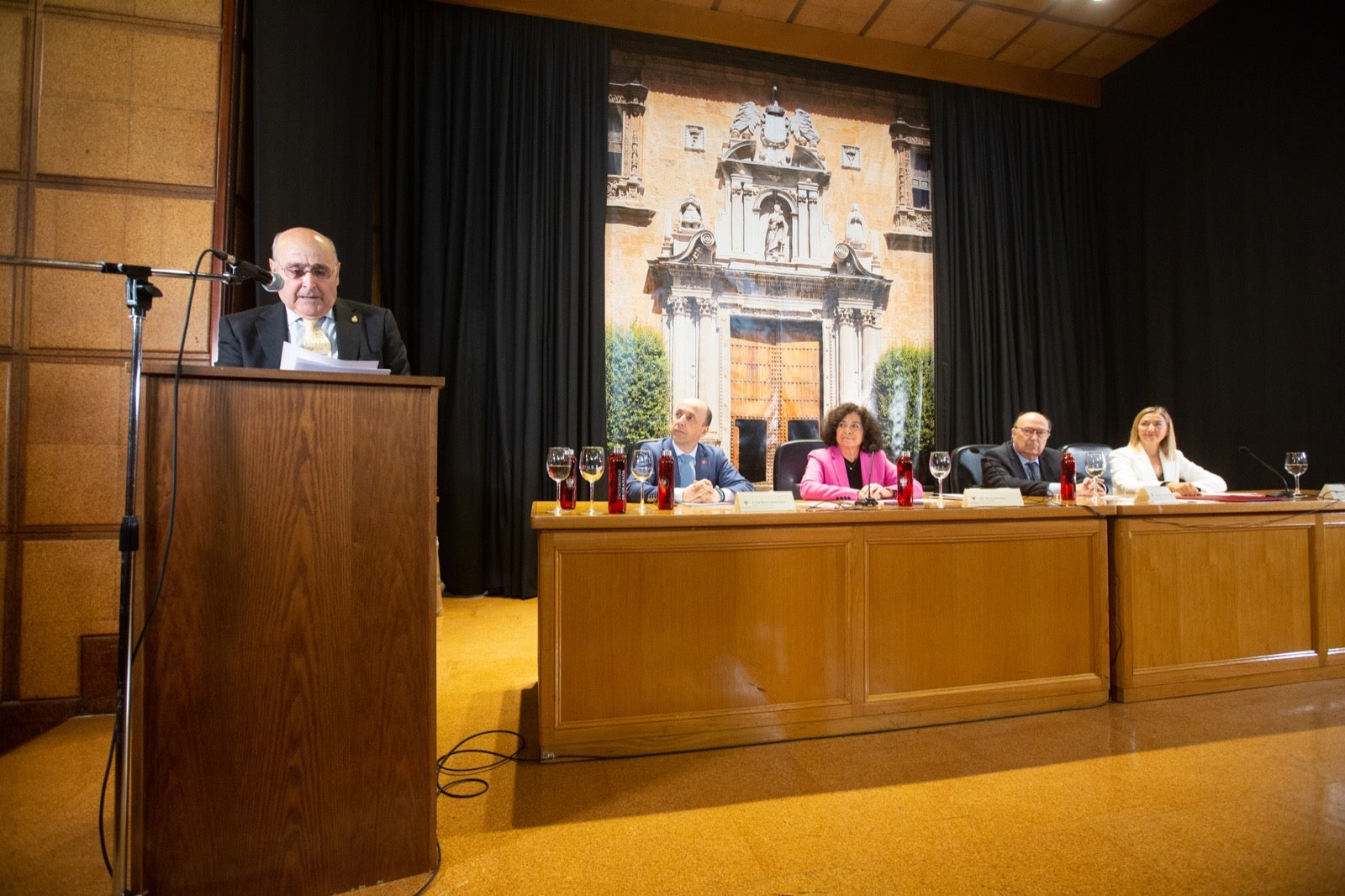 Homenaje a los profesores eméritos de la UGR. 