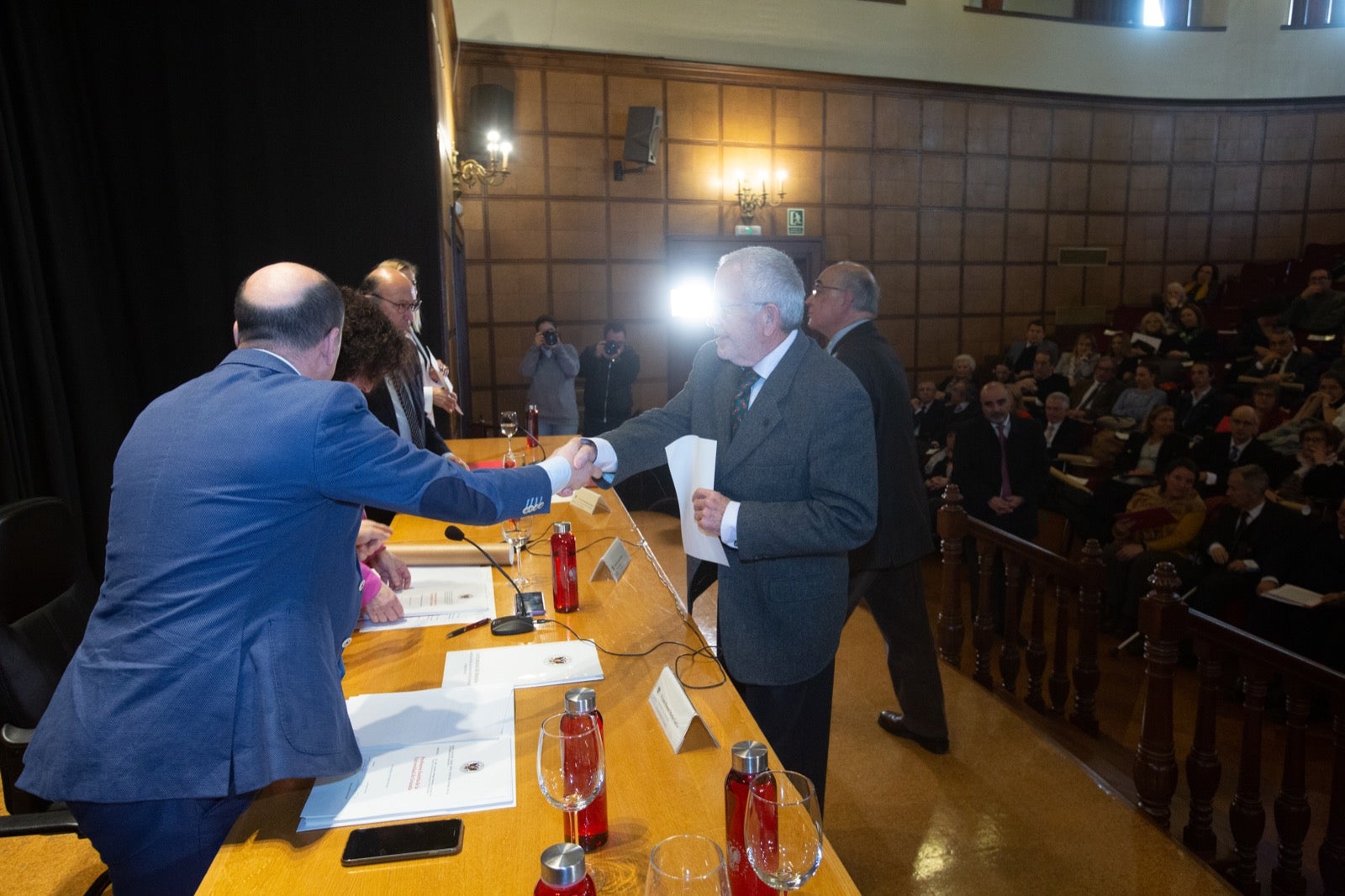 Homenaje a los profesores eméritos de la UGR. 