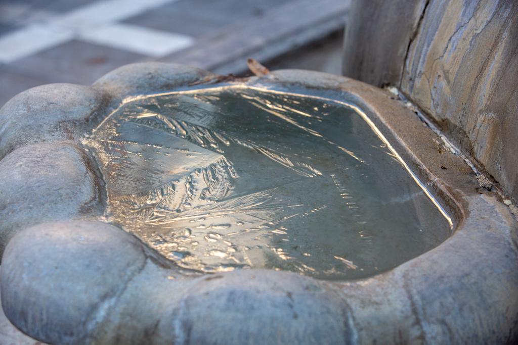 La capital y toda la provincia amanecen con temperaturas muy bajas que dejan helados a los granadinos