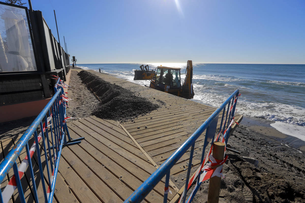 Fotos: Obras en Playa Granada tras los destrozos del temporal