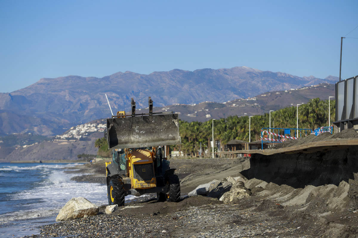 Fotos: Obras en Playa Granada tras los destrozos del temporal