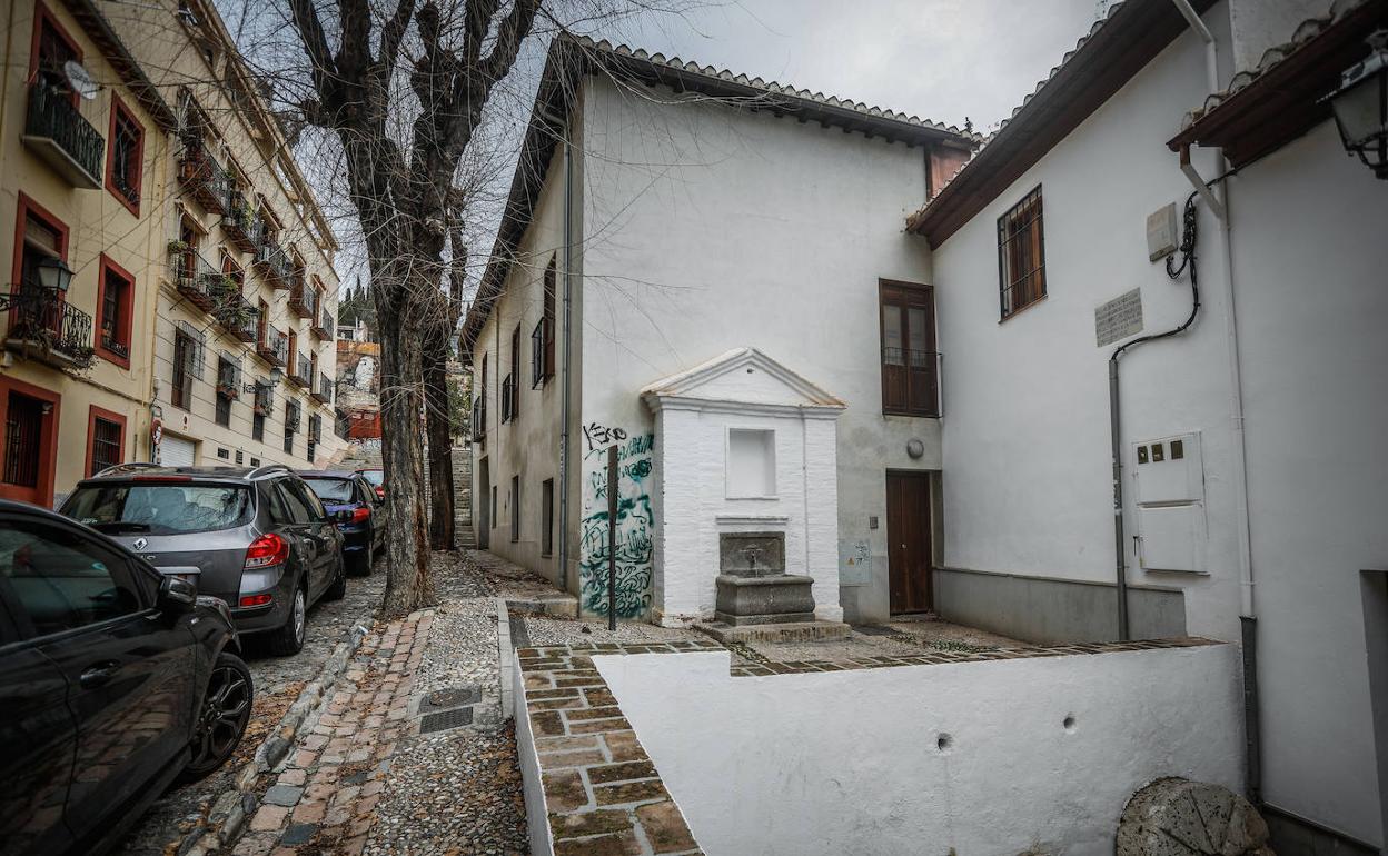 Fuente junto a la vivienda del Marqués de Rivas.