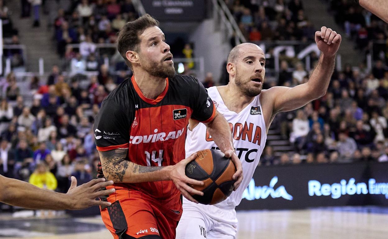 Christian Díaz entra a canasta.