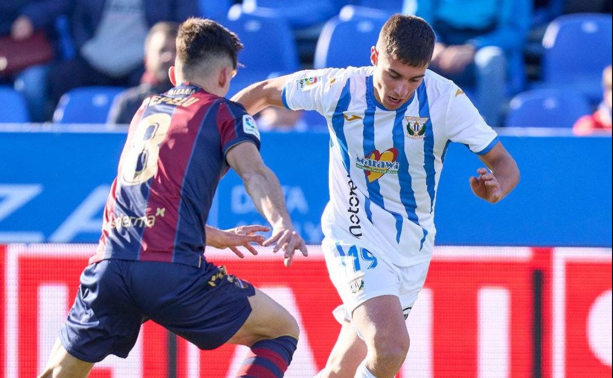 Jon Karrikaburu, en su debut frente al Levante. 