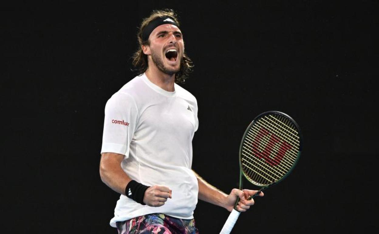 Tsitsipas celebra su pase a cuartos ante Sinner