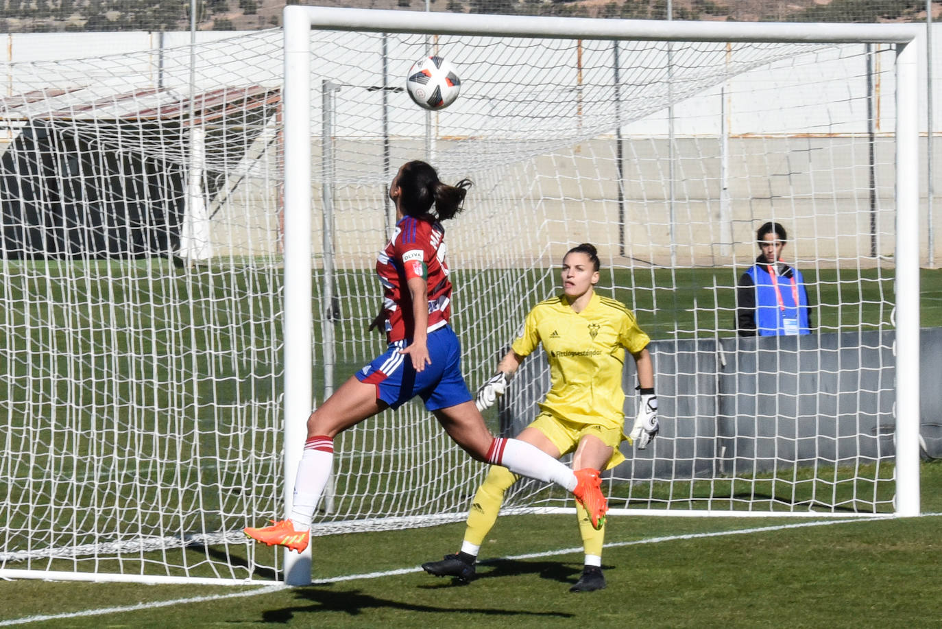 Las rojibancas pudieron y debieron sentenciar un partido cómodo que se complicó en los últimos minutos | Regresaron Inés y Lauri 