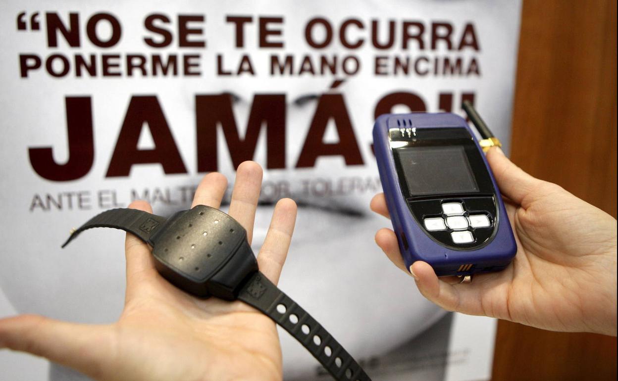 Así es el brazalete que alerta a las Fuerzas y Cuerpos de Seguridad del Estado si el agresor se aproxima a la víctima. 
