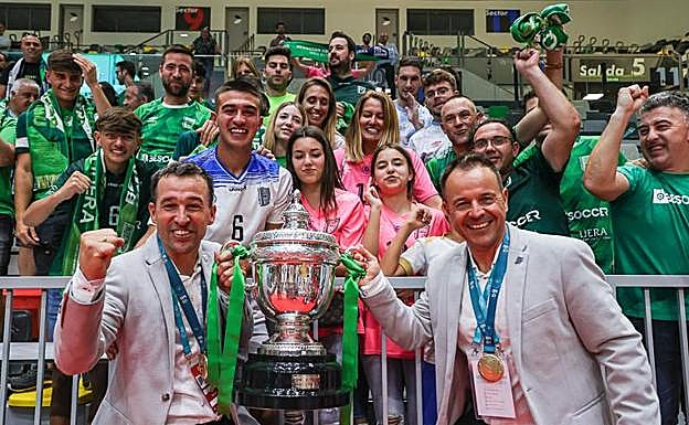 Imagen principal - El UMA Antequera sueña con repetir la machada y volver a colgarse otro metal en Granada.