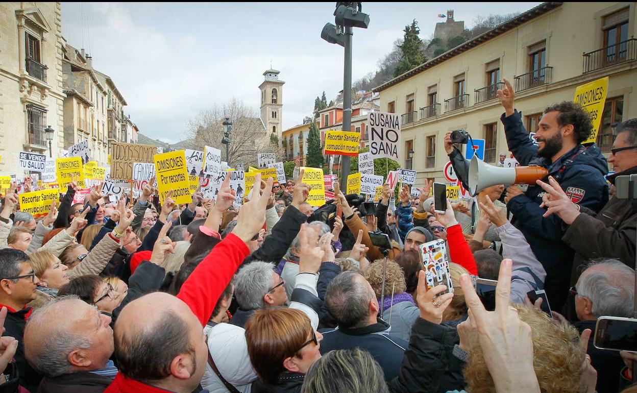 Jesús Candel encabezó las manifestaciones que tuvieron lugar en Granada en contra de la fusión hospitalaria. 