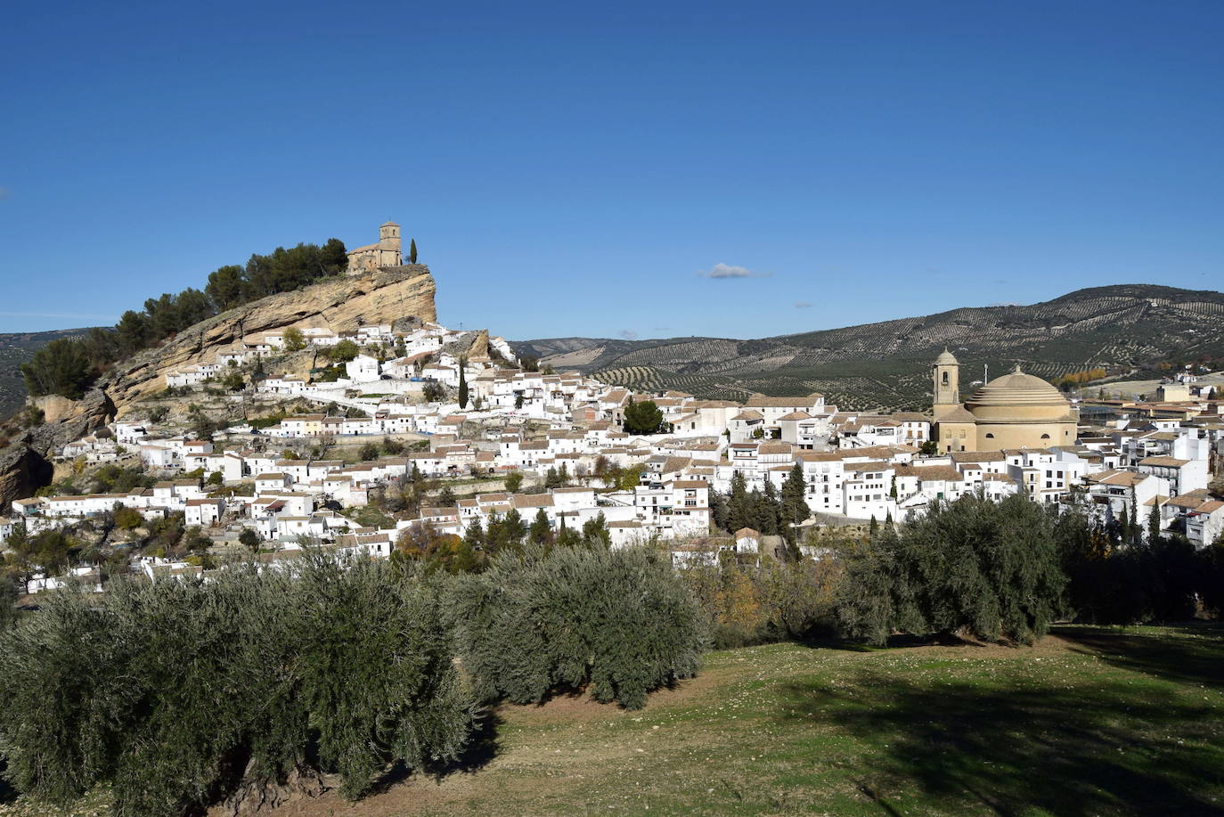 Las vistas desde el mirador National Geographic de Montefrío, en Granada.